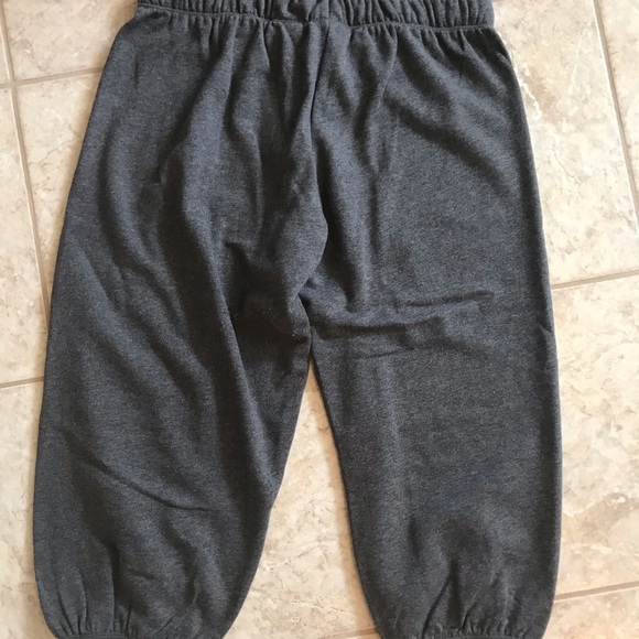 NEW Women’s Nike Capri Sweatpants - Picture 2 of 4